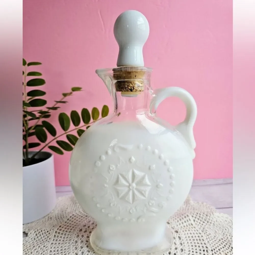 Vintage Milk Glass‎ Jim Beam Whiskey Liquor Bottle Decanter W/ Stopper 1957